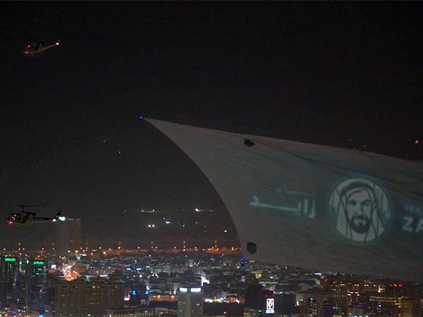 شاشة عرض جوية حلقت فوق دبي إحياءً لذكرى الشيخ زايد تدخل موسوعة غينيس للأرقام القياسية